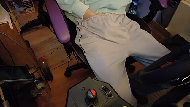 Snapshot of Gay-Versaut chatting on 04/14/26, 07:09 Gay-Versaut online show from 04/14/26, 07:09