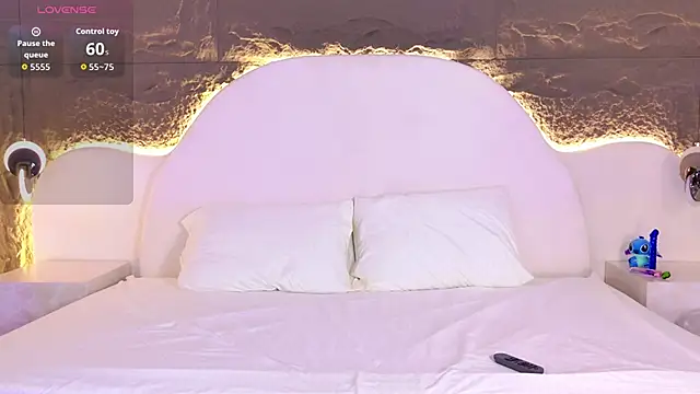 NahomiChocolate online show from 12/18/25, 12:33