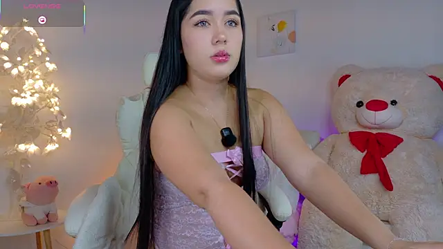 Snapshot of emmy_candy_18 chatting on 05/25/26, 12:05 emmy candy 18 online show from 05/25/26, 12:05