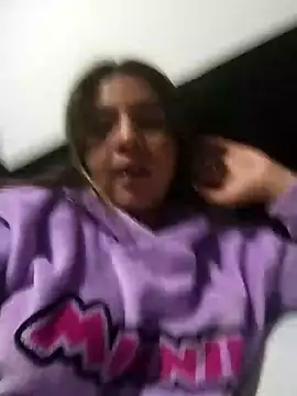 Snapshot of Samy37_ chatting on 12/18/25, 04:40 Samy37 online show from 12/18/25, 04:40