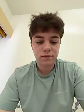 Snapshot of jaaydenx17 chatting on 04/27/26, 11:52 jaaydenx17 online show from 04/27/26, 11:52