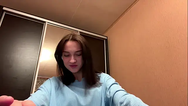 Snapshot of TinyLisa chatting on 12/21/25, 06:53 TinyLisa online show from 12/21/25, 06:53