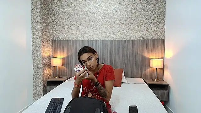 zoe bermudez online show from 12/19/25, 11:28