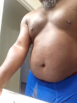 Snapshot of ceedevon13 chatting on 04/08/26, 01:44 ceedevon13 online show from 04/08/26, 01:44