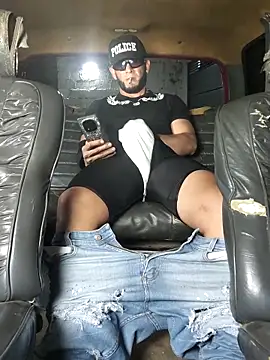 Snapshot of PIGHIGHDIRTY_p0 chatting on 03/17/26, 05:33 PIGHIGHDIRTY p0 online show from 03/17/26, 05:33