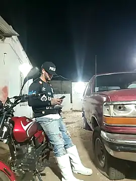 Snapshot of PIGHIGHDIRTY_p0 chatting on 04/09/26, 05:18 PIGHIGHDIRTY p0 online show from 04/09/26, 05:18