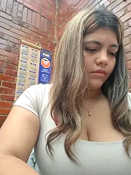 Snapshot of Ivy_enjoy chatting on 06/20/26, 06:00 Ivy enjoy online show from 06/20/26, 06:00