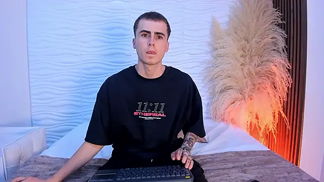 Snapshot of SpaceBoy1 chatting on 02/15/26, 09:00 SpaceBoy1 online show from 02/15/26, 09:00