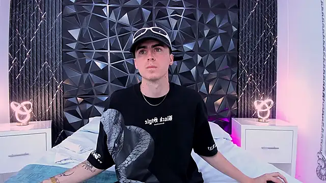 Snapshot of SpaceBoy1 chatting on 02/28/26, 08:54 SpaceBoy1 online show from 02/28/26, 08:54