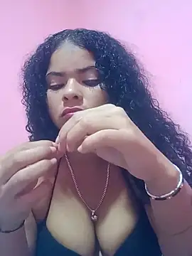 Snapshot of Fresa235 chatting on 12/19/25, 04:30 Fresa235 online show from 12/19/25, 04:30