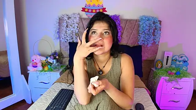 Snapshot of hannaa_cute chatting on 04/14/26, 12:00 hannaa cute online show from 04/14/26, 12:00