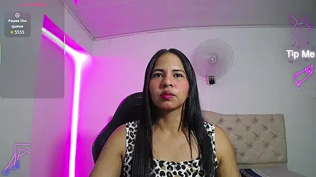 nicol ross19 online show from 07/16/26, 07:09