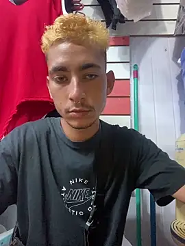 Snapshot of GuioficialBr chatting on 12/22/25, 05:54 GuioficialBr online show from 12/22/25, 05:54