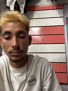 Snapshot of GuioficialBr chatting on 02/02/26, 02:27 GuioficialBr online show from 02/02/26, 02:27