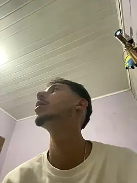 Snapshot of GuioficialBr chatting on 02/22/26, 04:02 GuioficialBr online show from 02/22/26, 04:02