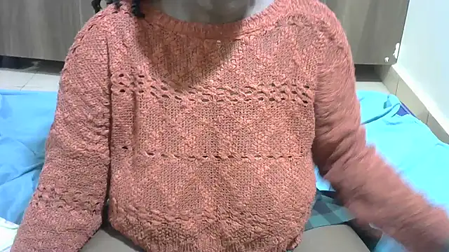 Snapshot of HII- chatting on 12/19/25, 07:21 HII- online show from 12/19/25, 07:21