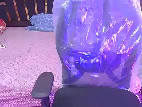 Snapshot of bold-smirthii chatting on 04/18/26, 03:54 bold-smirthii online show from 04/18/26, 03:54