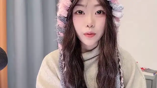 Snapshot of smalldaisy chatting on 03/18/26, 02:37 smalldaisy online show from 03/18/26, 02:37