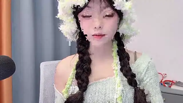 Snapshot of smalldaisy chatting on 03/19/26, 02:04 smalldaisy online show from 03/19/26, 02:04