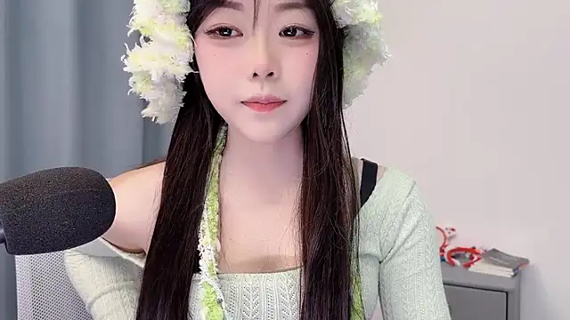 Snapshot of smalldaisy chatting on 03/22/26, 02:26 smalldaisy online show from 03/22/26, 02:26