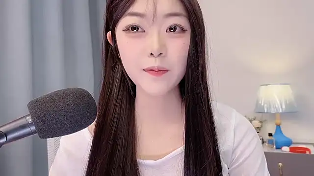 Snapshot of smalldaisy chatting on 04/08/26, 02:22 smalldaisy online show from 04/08/26, 02:22