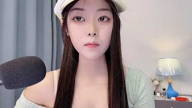 Snapshot of smalldaisy chatting on 04/14/26, 04:40 smalldaisy online show from 04/14/26, 04:40