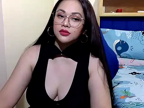 Snapshot of celine_margo chatting on 06/17/26, 05:10 celine margo online show from 06/17/26, 05:10