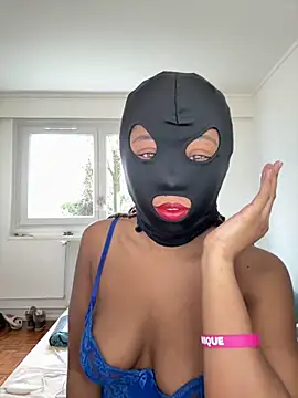 Snapshot of cassie_miller_velvet chatting on 12/22/25, 11:18 cassie miller velvet online show from 12/22/25, 11:18