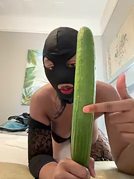 Snapshot of cassie_miller_velvet chatting on 01/18/26, 12:53 cassie miller velvet online show from 01/18/26, 12:53