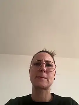 Snapshot of gatita07 chatting on 12/22/25, 02:14 gatita07 online show from 12/22/25, 02:14