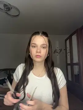 Snapshot of ElenaMariee chatting on 12/19/25, 10:06 ElenaMariee online show from 12/19/25, 10:06