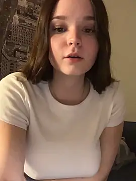 Snapshot of ElenaMariee chatting on 12/20/25, 10:06 ElenaMariee online show from 12/20/25, 10:06