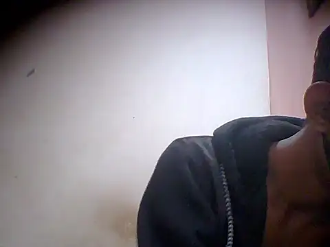 Snapshot of hey_sarthak_ chatting on 12/20/25, 08:32 hey sarthak online show from 12/20/25, 08:32