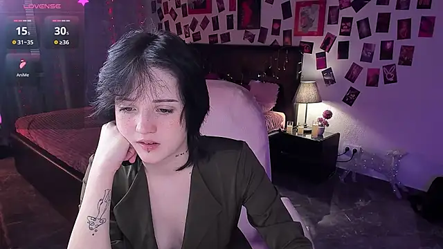 Snapshot of SarahShelby chatting on 03/06/26, 10:34 SarahShelby online show from 03/06/26, 10:34