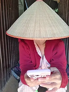 Snapshot of Lill-ly03 chatting on 12/20/25, 02:51 Lill-ly03 online show from 12/20/25, 02:51