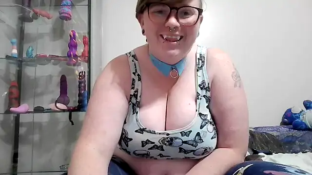 Snapshot of Pupghostt chatting on 12/21/25, 07:43 Pupghostt online show from 12/21/25, 07:43