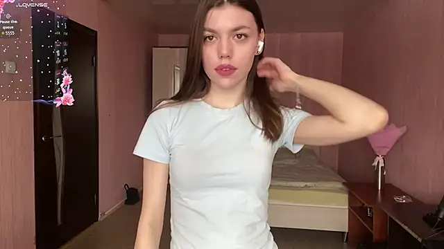 Snapshot of NeidaGowing chatting on 03/08/26, 07:45 NeidaGowing online show from 03/08/26, 07:45