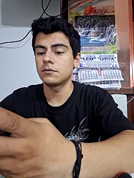 Snapshot of angelm123456 chatting on 12/22/25, 03:42 angelm123456 online show from 12/22/25, 03:42