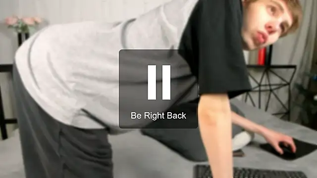 Snapshot of andyyzzz chatting on 03/08/26, 02:04 andyyzzz online show from 03/08/26, 02:04