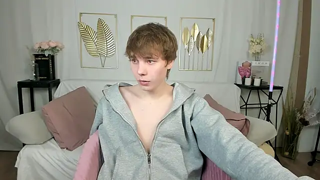 Snapshot of andyyzzz chatting on 04/18/26, 08:31 andyyzzz online show from 04/18/26, 08:31