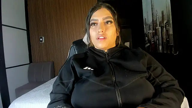 Snapshot of AmbarBrownn_ chatting on 04/13/26, 01:00 AmbarBrownn online show from 04/13/26, 01:00