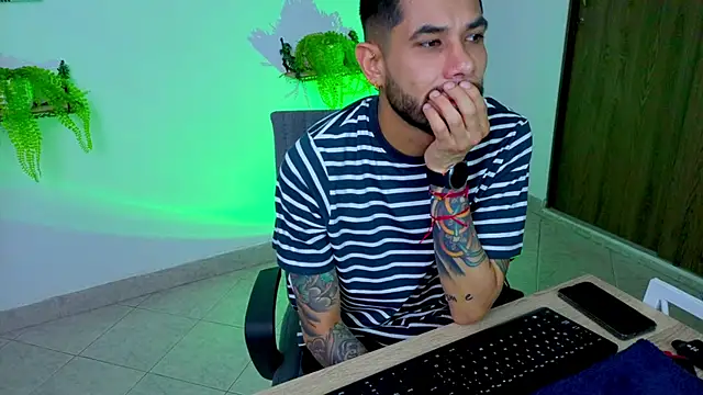 Snapshot of RexLive_Medusa chatting on 12/20/25, 02:24 RexLive Medusa online show from 12/20/25, 02:24