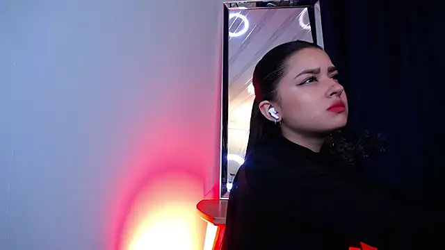 Emilyy05  online show from 02/27/26, 02:00