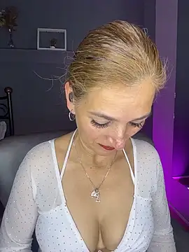 Snapshot of JennaMilf_ chatting on 04/04/26, 07:00 JennaMilf online show from 04/04/26, 07:00