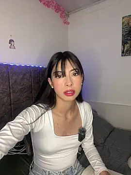 Snapshot of junorise23 chatting on 07/18/26, 04:49 junorise23 online show from 07/18/26, 04:49