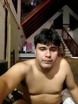 Snapshot of OscarCastr42476 chatting on 12/20/25, 11:45 OscarCastr42476 online show from 12/20/25, 11:45