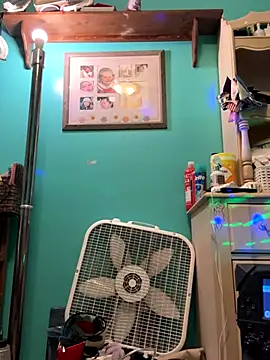 Snapshot of bellywelly69420 chatting on 12/20/25, 03:02 bellywelly69420 online show from 12/20/25, 03:02