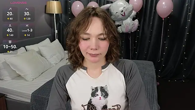 Snapshot of NovaEva_ chatting on 04/10/26, 12:05 NovaEva online show from 04/10/26, 12:05