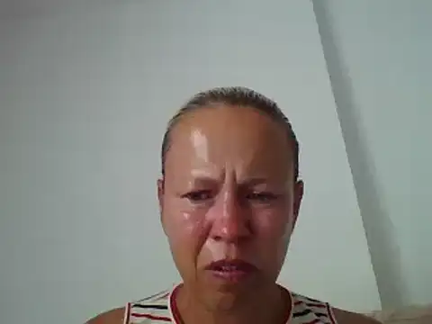Snapshot of jennyblondeuk chatting on 06/15/26, 04:20 jennyblondeuk online show from 06/15/26, 04:20