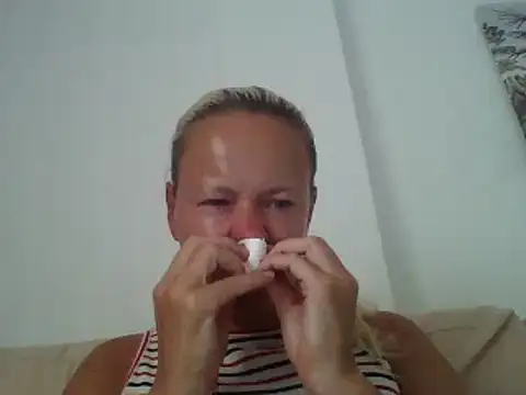 Snapshot of jennyblondeuk chatting on 06/17/26, 06:31 jennyblondeuk online show from 06/17/26, 06:31